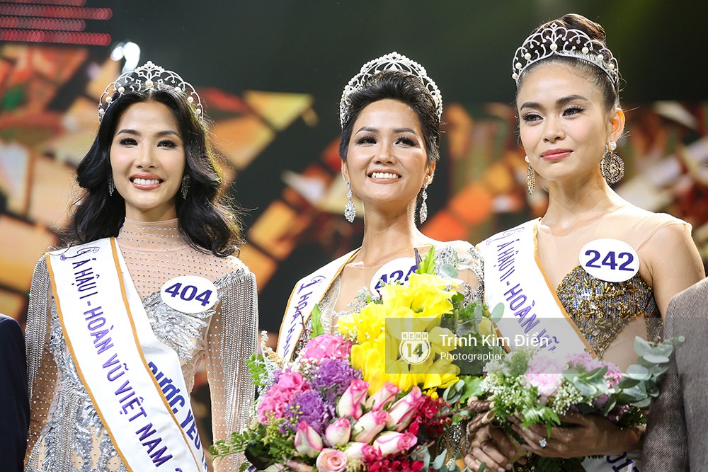 Hoàng Thùy suýt bật khóc: Đây là kết quả xứng đáng cho những người phụ nữ có xuất phát điểm như tôi và HHen Niê